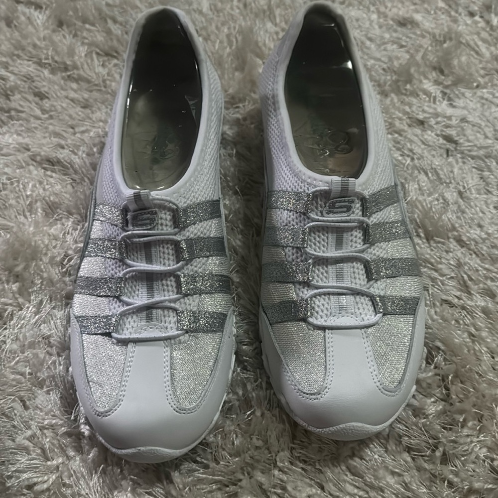 Sketchers size 8.5 brand new/still in the box white with silver glitter